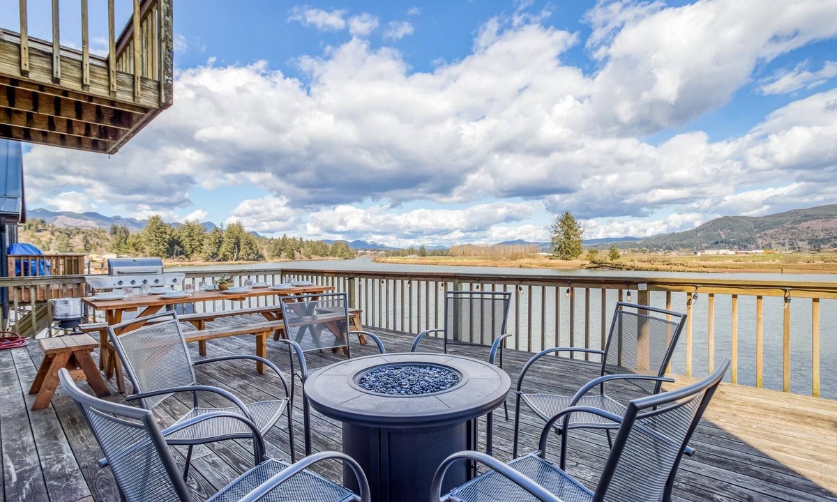 Nehalem House | Nehalem Riverfront Home has Private Dock, Ten Minutes to the Beach in Manzanita!