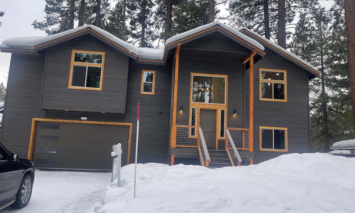 Montgomery Estates House | New 3-bedroom South Lake Tahoe retreat! 3.2 miles away from Heavenly Ski Resort!