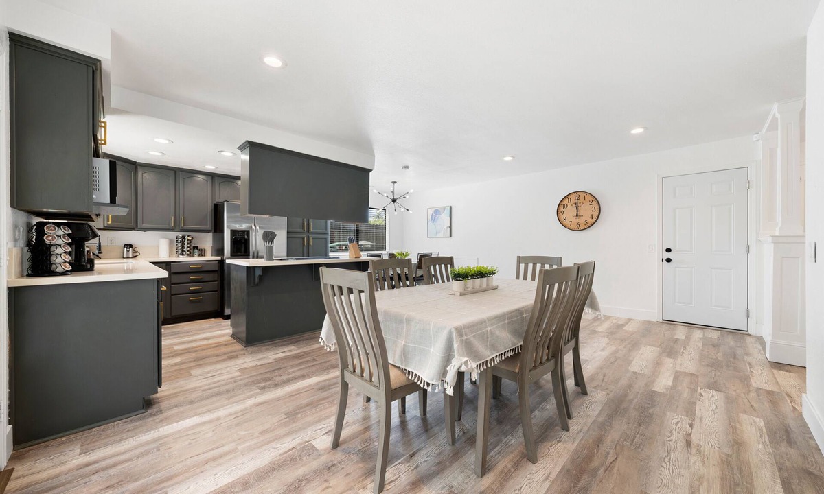 Carmichael House | New 3BD/2BA Ideal Escape Close to the River