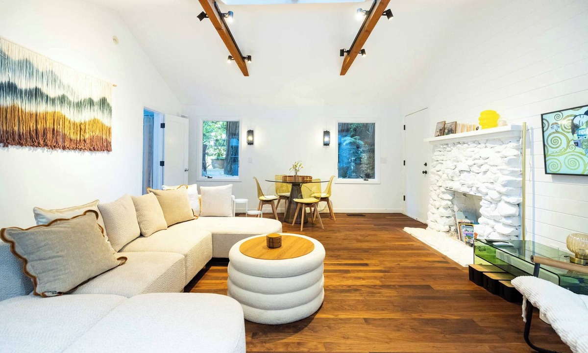 Mill Valley House | New Listing! Redwood tree retreat in Mill Valley