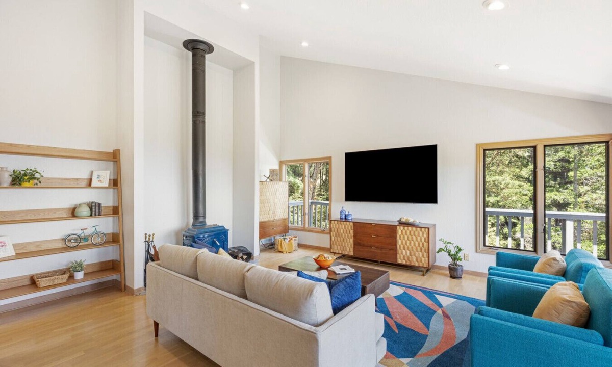 Redwood City House | NEW! Woodside Retreat: Gorgeous Views & Hot Tub