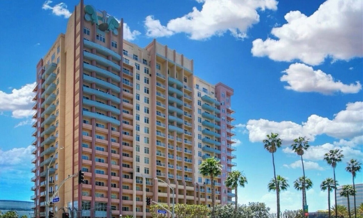 Waterfront Apartment | Ocean View Stay in Downtown Long Beach