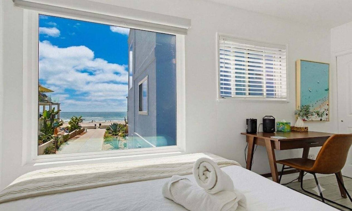 Mission Beach House | Ocean View & Steps to Sand & Dining & Dogs OK