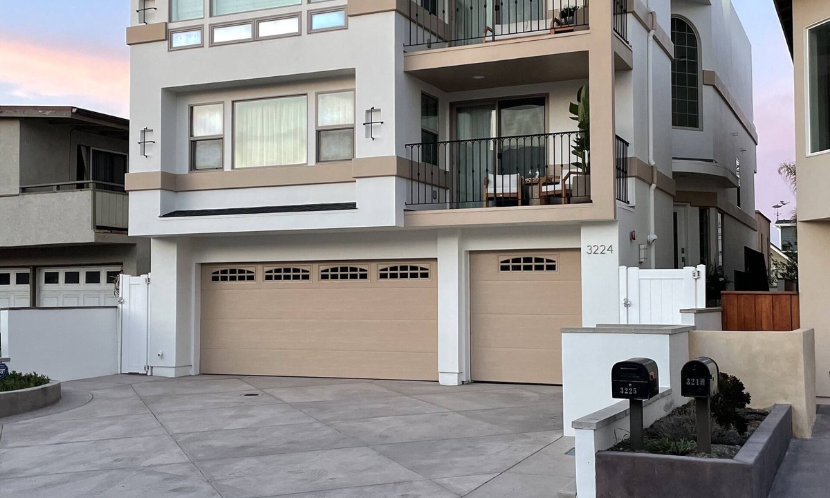 Hollywood House | OCEAN VIEWS