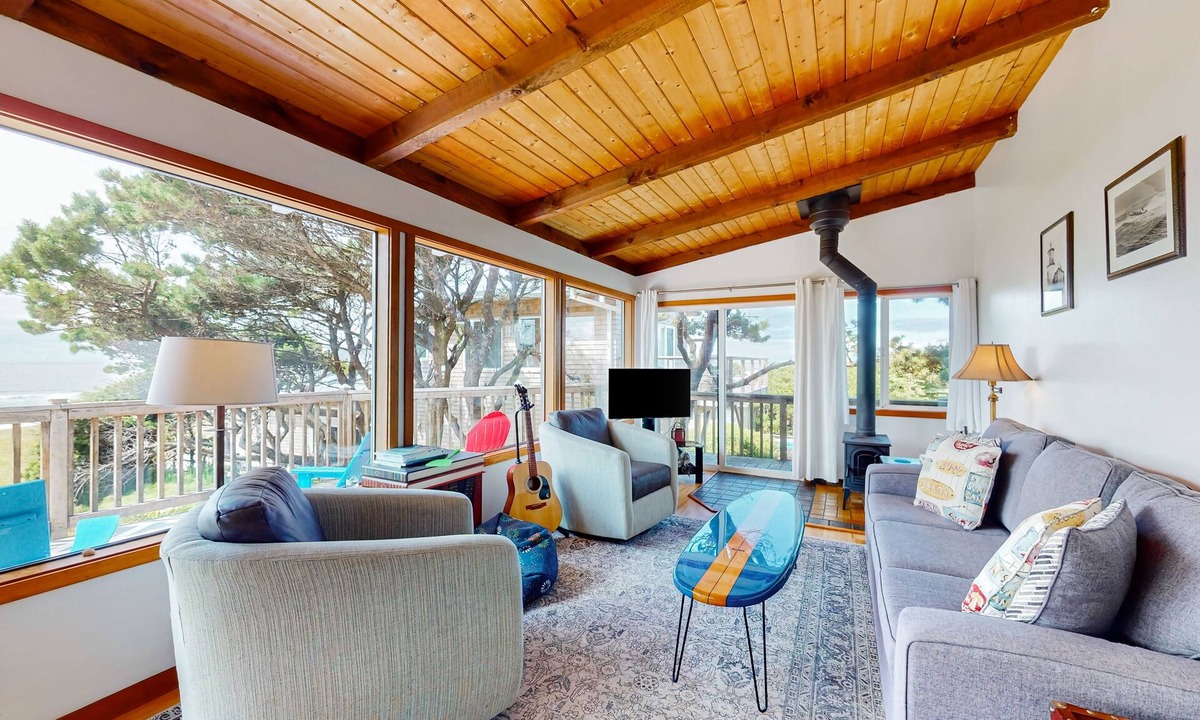 Cape Meares Cottage | Oceanfront cottage with hot tub, beach access, fireplace & WiFi - Dog-friendly