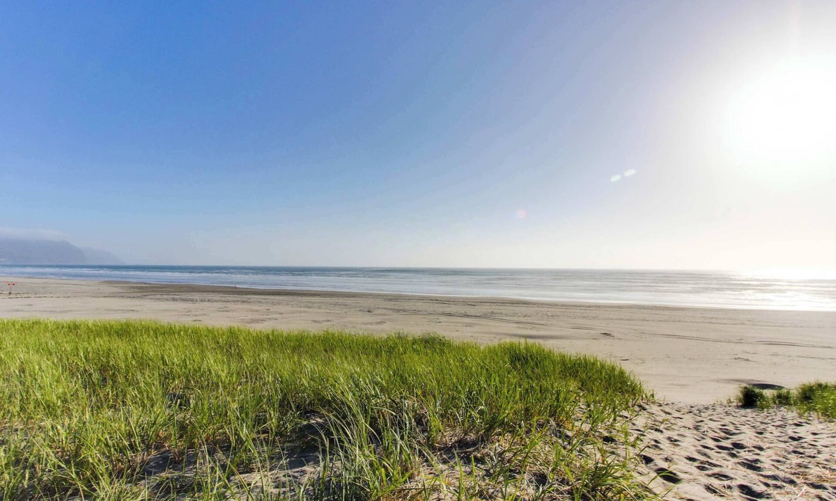 Gearhart Condo | Oceanfront getaway close to Gearhart Golf Links , no pets