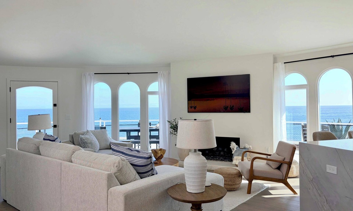 East Mesa House | Oceanfront Home on Shoreline, Walk To The Beach