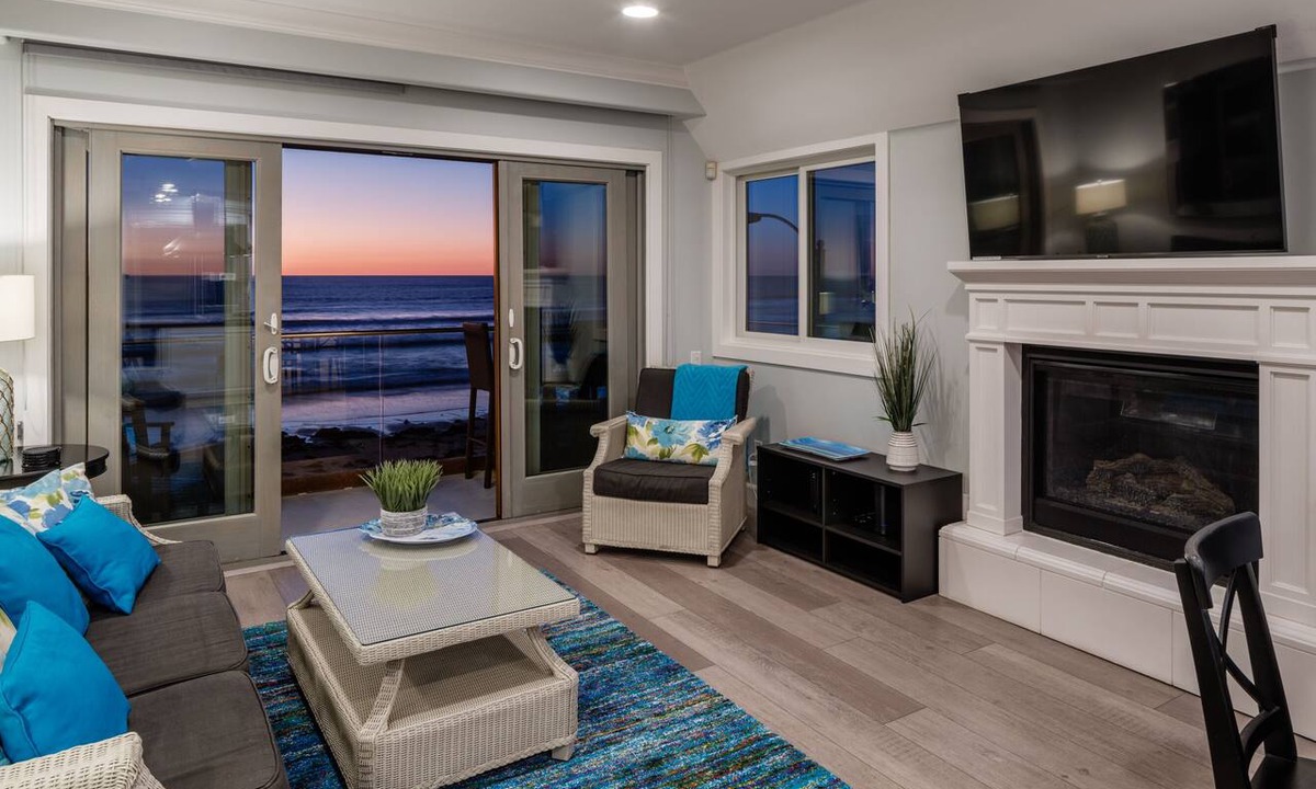 Mission Beach Condo | Oceanfront Penthouse w/Unlimited Views & AC
