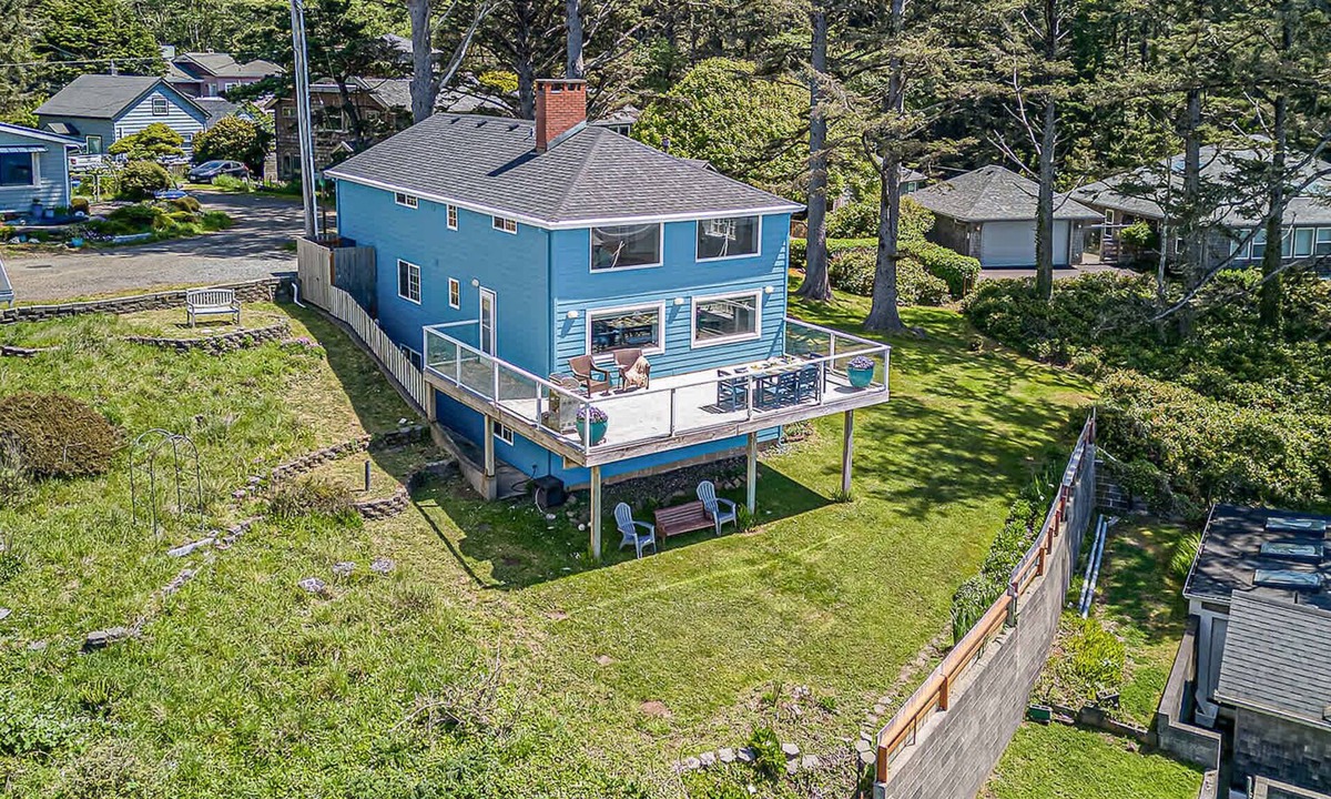 Oceanside House | Oceanview Group Getaway in Prime Beachside Location