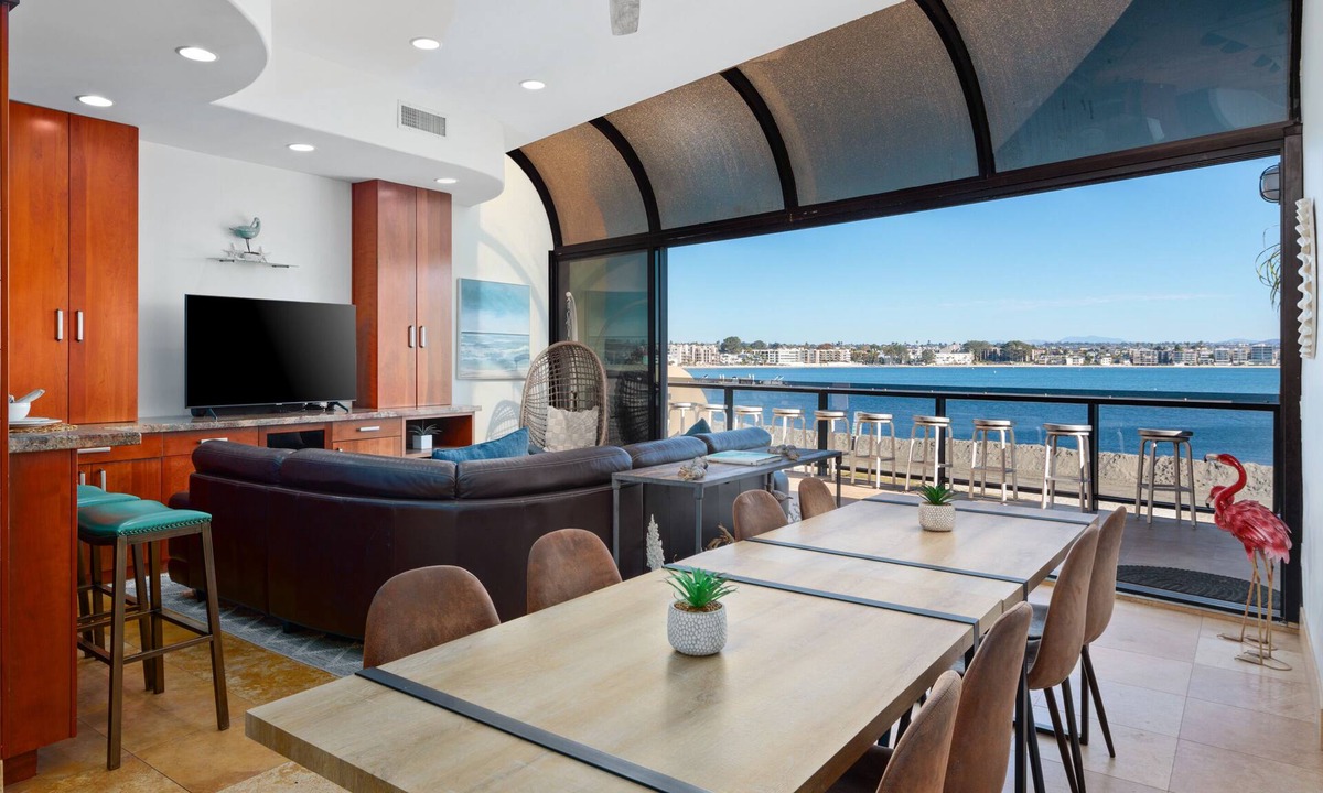 Mission Beach House | On the Sand | AC | Immaculate Views!