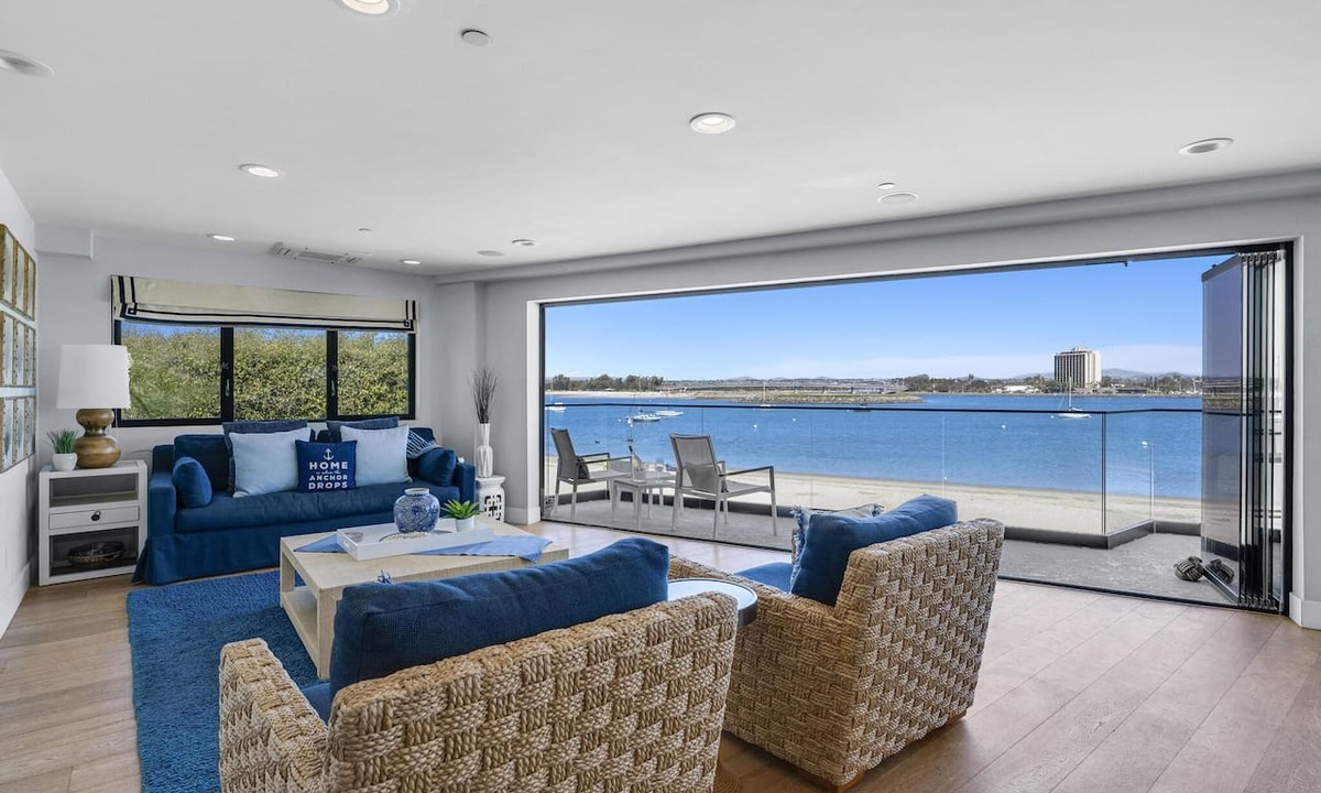 South Mission Beach Condo | On the Sand! Bay Views + A/C | Bayside Retreat 2