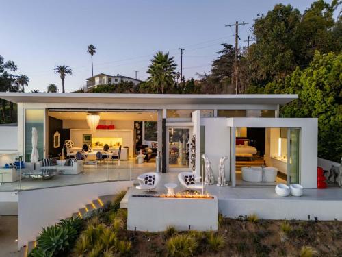 Pacific Palisades House | Pacific Palisades 3BR with Fire Pit by Colby and Conrad