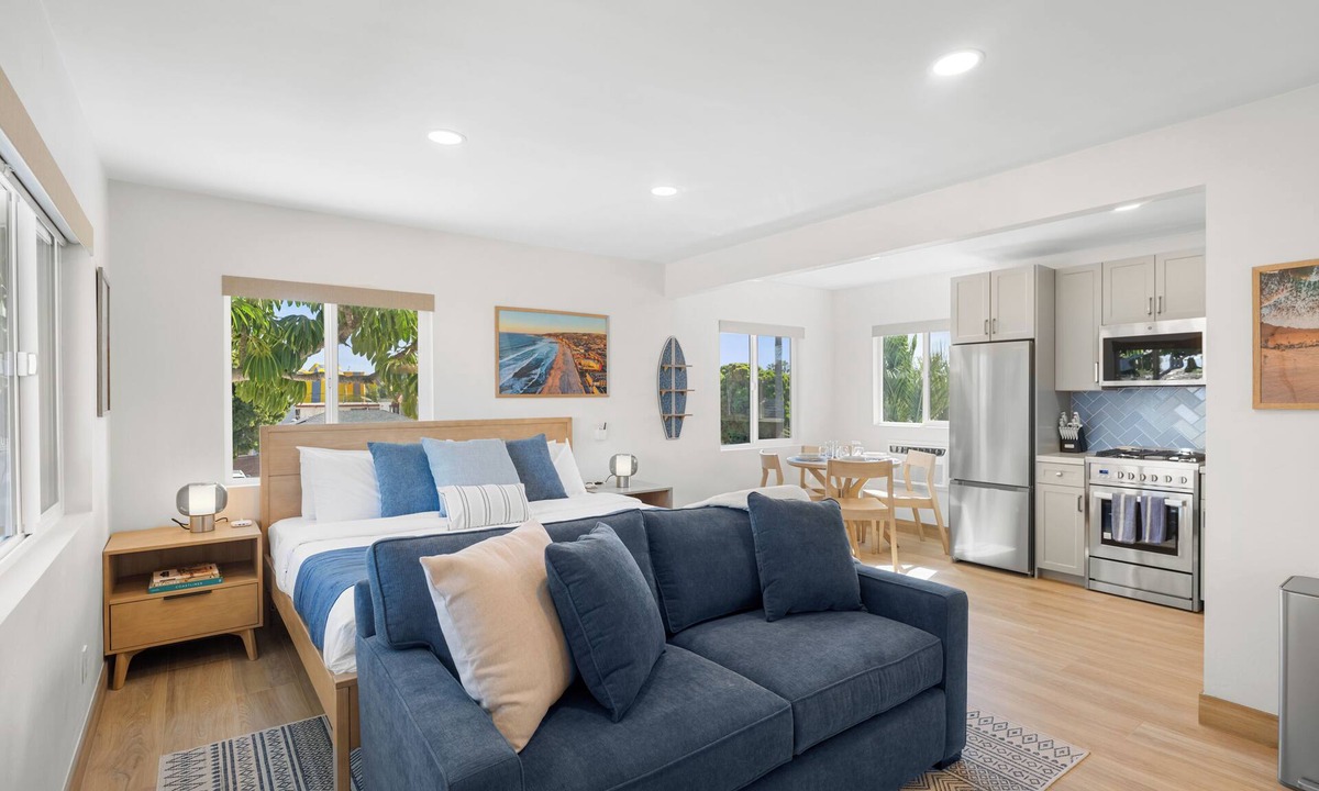 Crown Point Apartment | Pacific Tides 5 - Modern Studio in the Heart of Pacific Beach w/AC and Parking