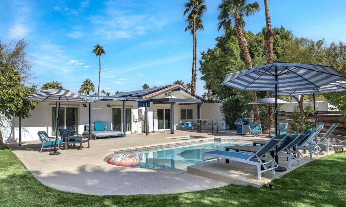 Racquet Club Estates House | Palm Springs Artistic Pool Home – Walled Mid-Century Retreat with Pool, Spa & Mountain Views