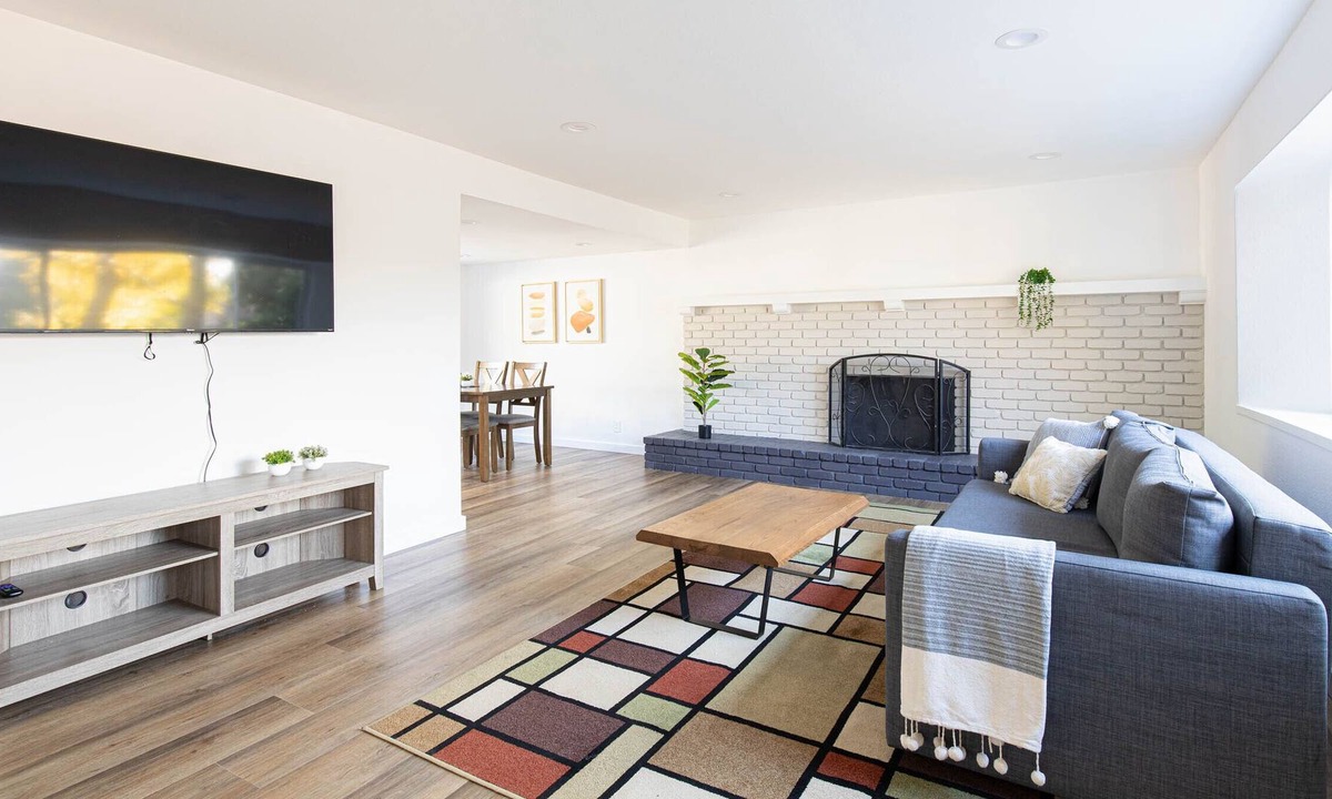 Concord House | Park-Side Newly Renovated Spacious 4B 2.5B Home