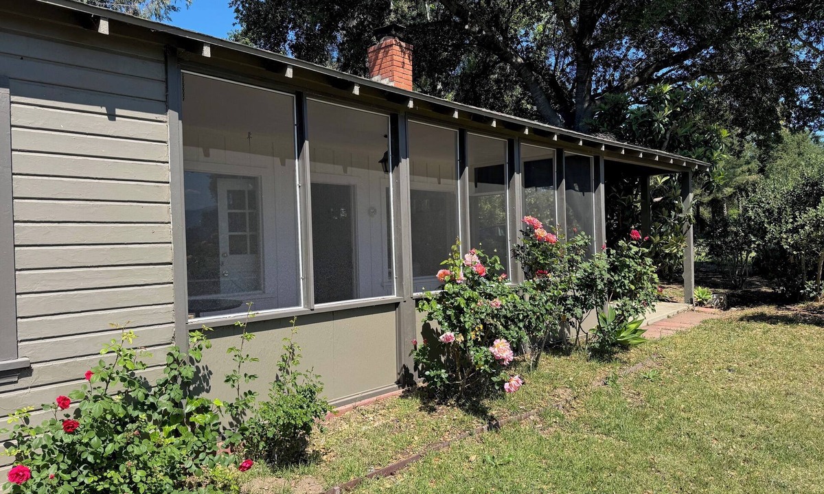 Solvang House | Peaceful 3BR Lavender Farmhouse Retreat