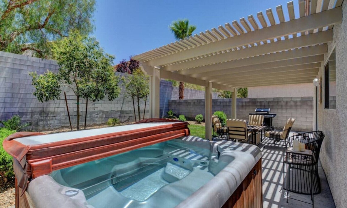 Silverado Ranch House | PERCEVAL · Charming-Spacious PrivateHome Fab Yard w/Jacuzzi