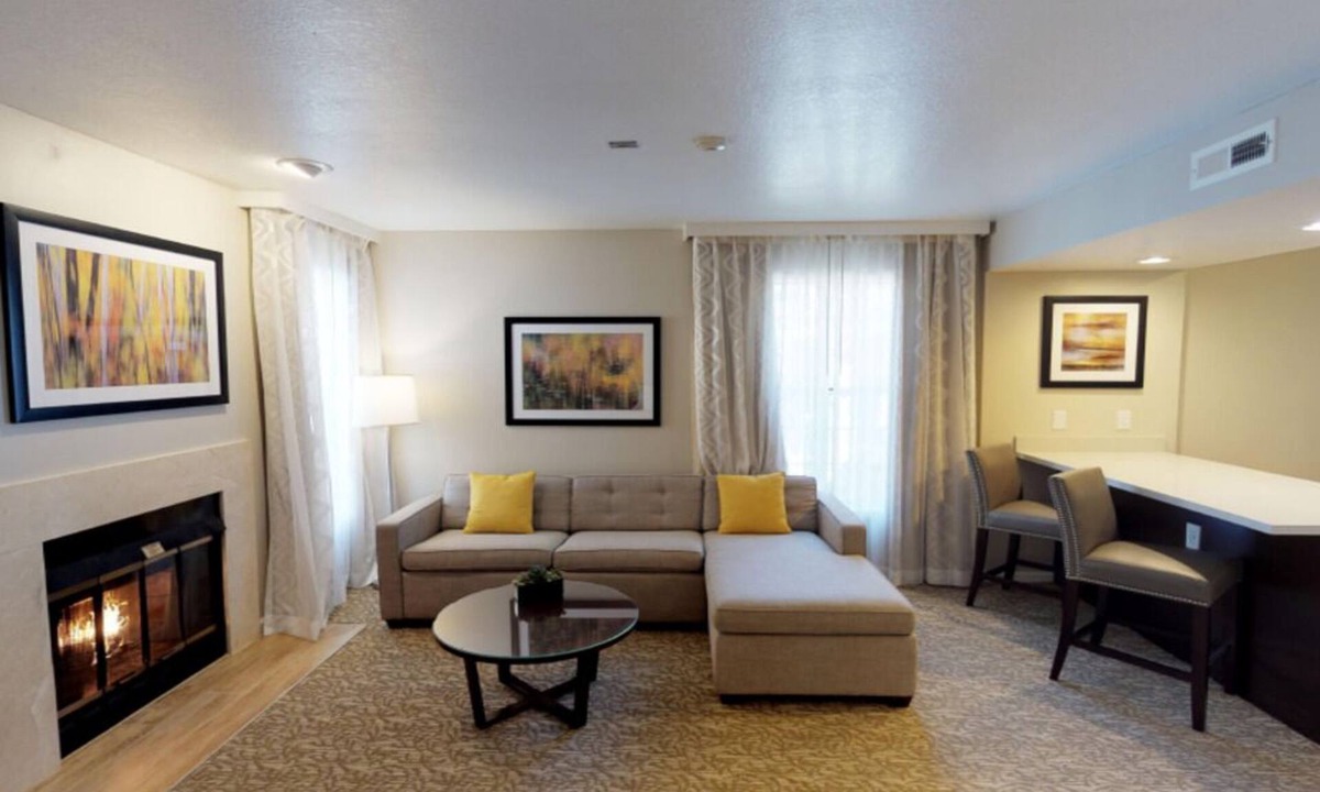 Newark Hotel | Perfect for Getaways Close to Fremont BART - Free Breakfast