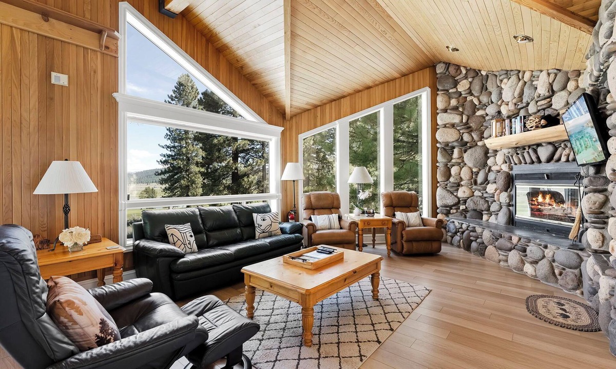 Truckee House | Pet-Friendly Retreat | Hot Tub, AC, Rec Center Access | Near Lake & Trails