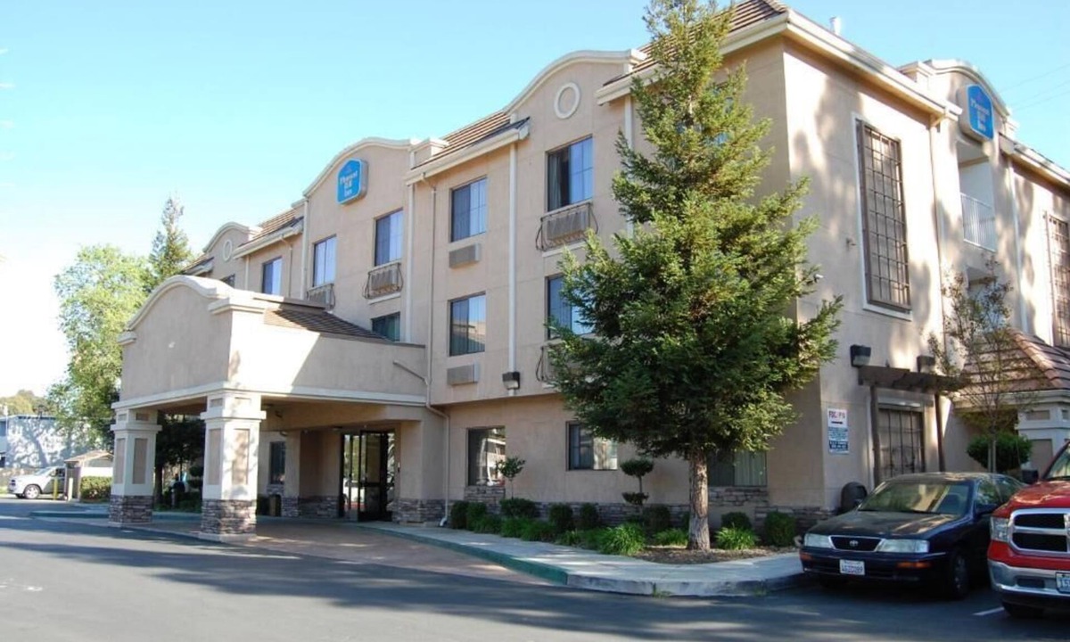Pleasant Hill House | Pleasant Hill Inn