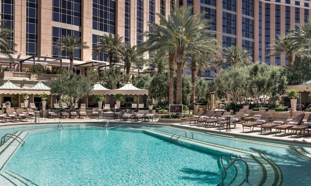 Las Vegas House | Pleasant Stay! 3 Relaxing Units, Outdoor Pool, FREE Parking Near The Neon Museum