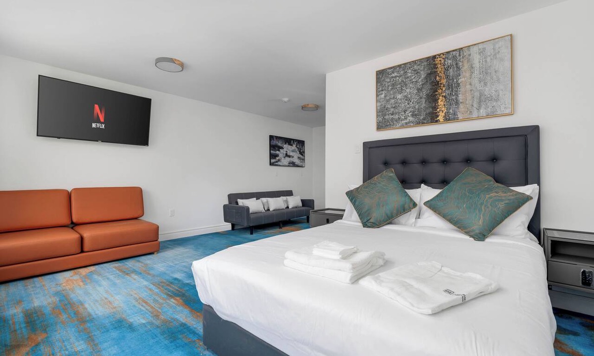 West Queen West Hotel | Plush Hotel