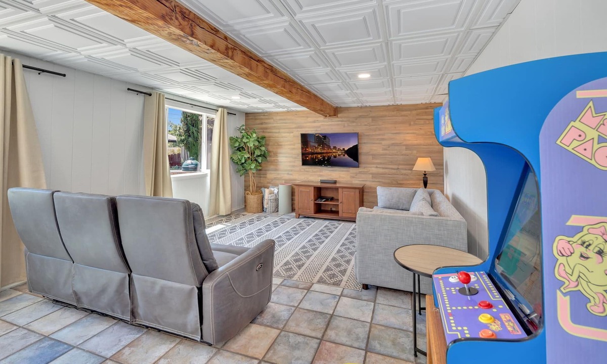 Vista House | Pool, hot tub, fire pit, and more! Aqua La Vista