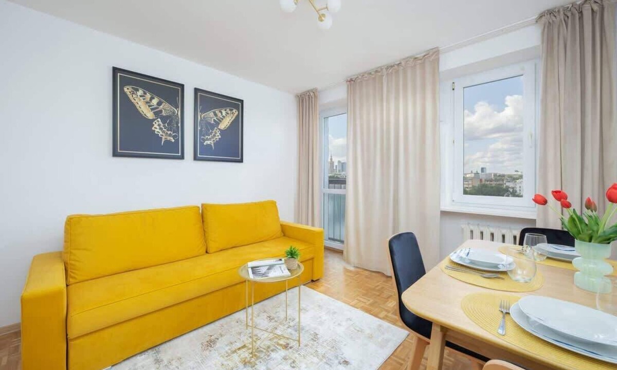 Srodmiescie Apartment | Practical Apartment with a View | Close to the Center and Parks