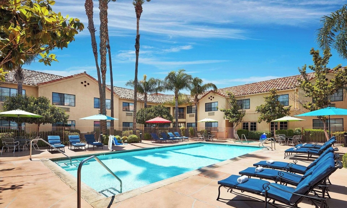 Valencia Hotel | Premium Corner Room with 2 Queens | 4.5 Miles to Towsley Canyon Nature Trails