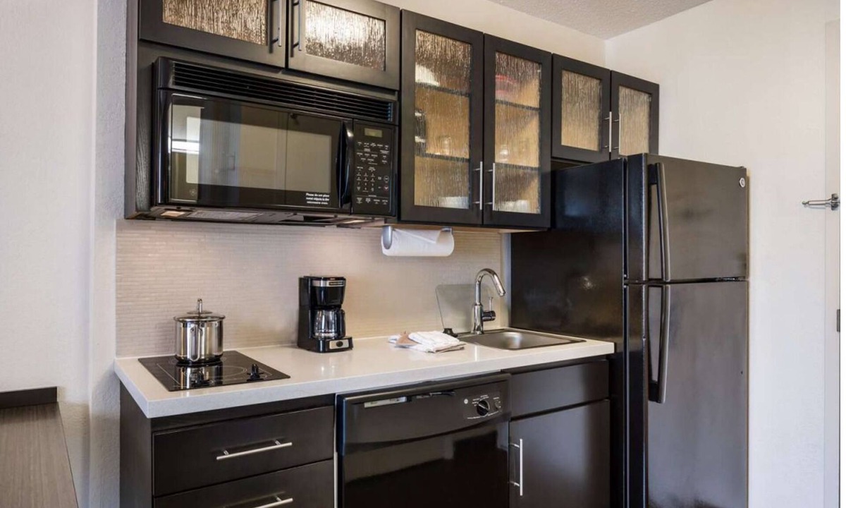 Santa Ana Hotel | Prime Location in Santa Ana! 4 Modern Units, Pet-friendly, Full Kitchen!