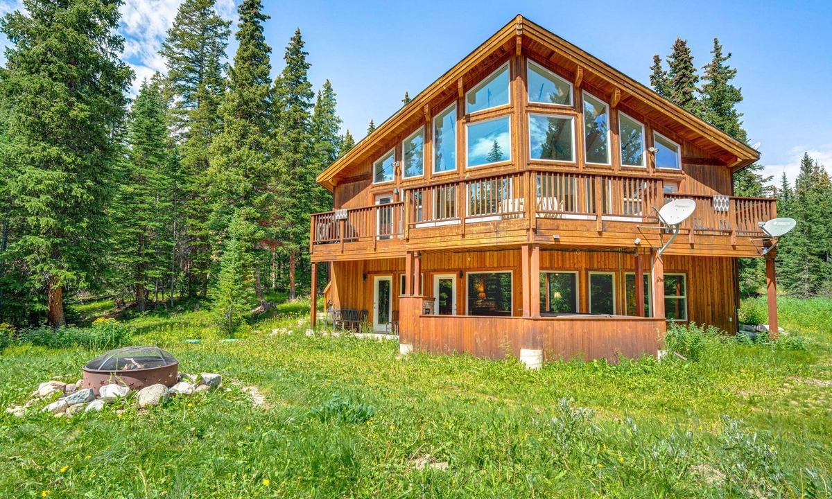Quandary Village Ski Chalet | Pristine Breckenridge Home w/Hot Tub & Mtn Views!