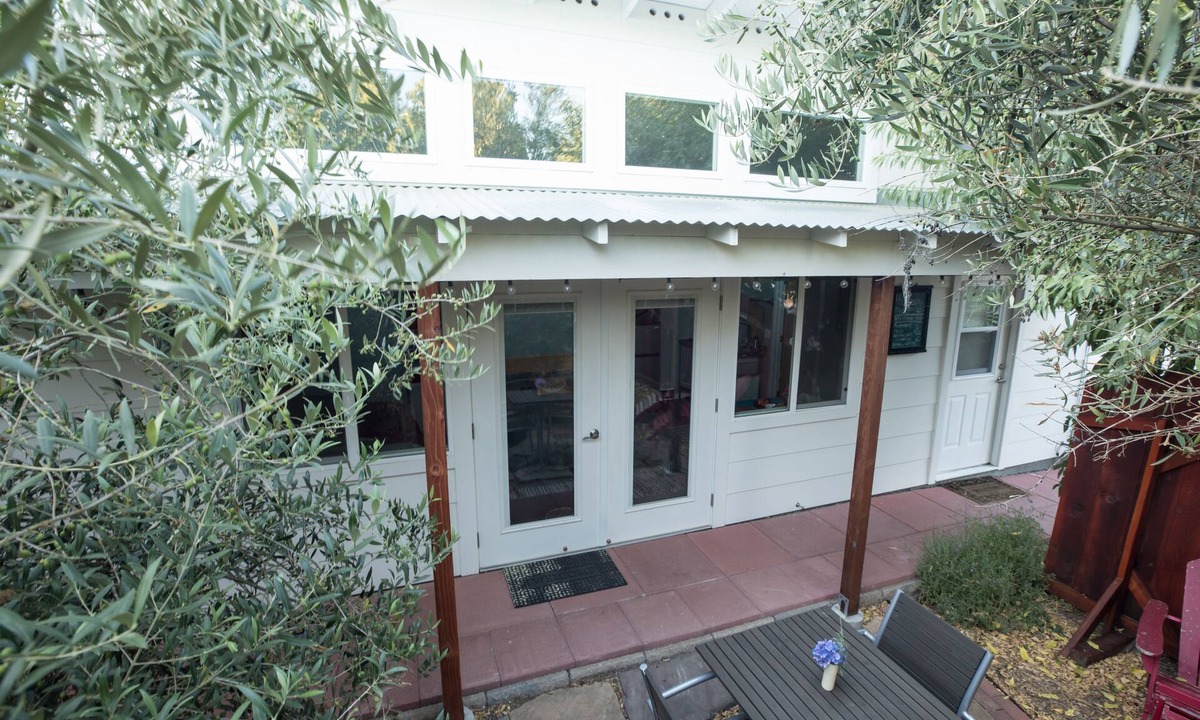 Freestone Cottage | Private Cottage in the Olive Grove