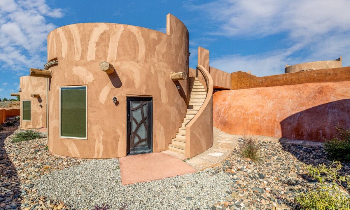 Virgin RV Rental | Private Pet Friendly Cliff Dwelling With King Bed