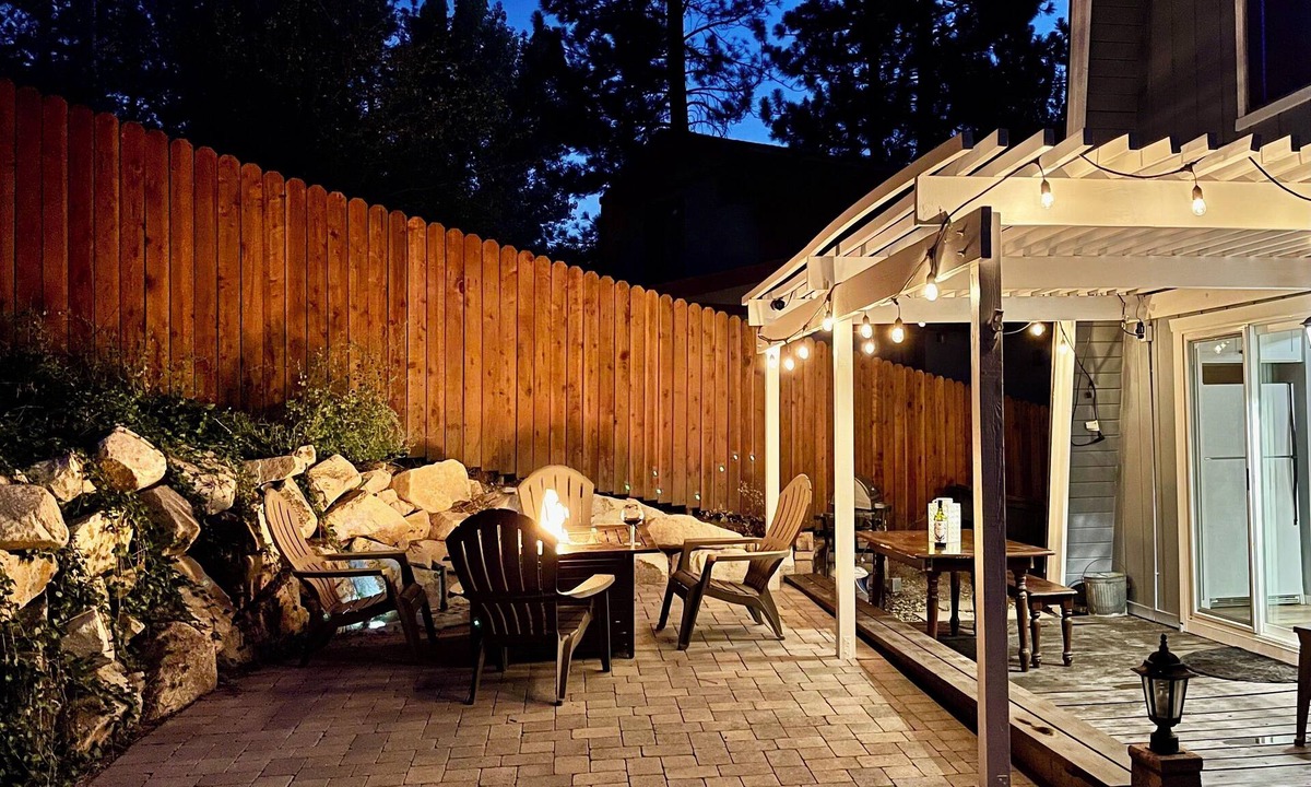 Moonridge House | Quiet cul de sac, Air Conditioning, Fenced Yard