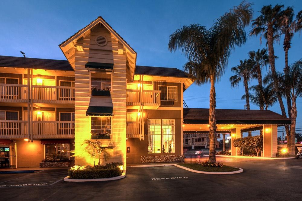 Downtown Hotel | Ramada by Wyndham Costa Mesa/Newport Beach