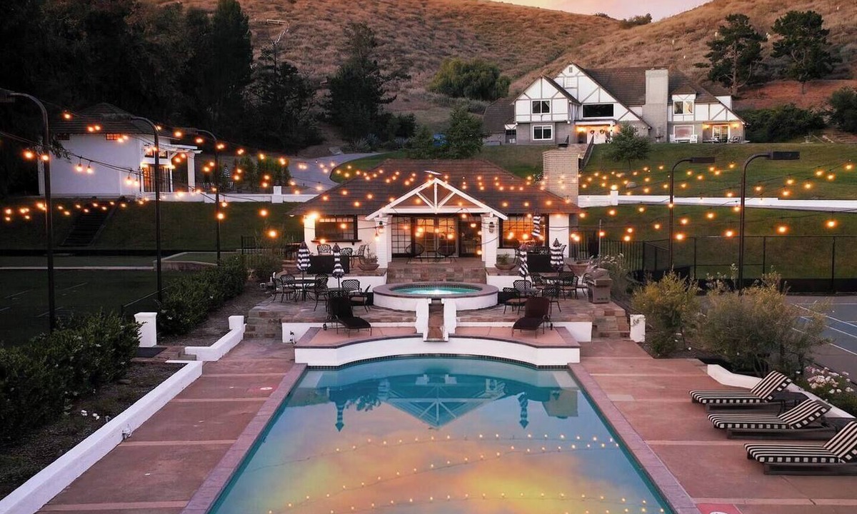 Moorpark House | Ranch Estate/ Pool / Hot Tub / Family Reunions - Holiday Home