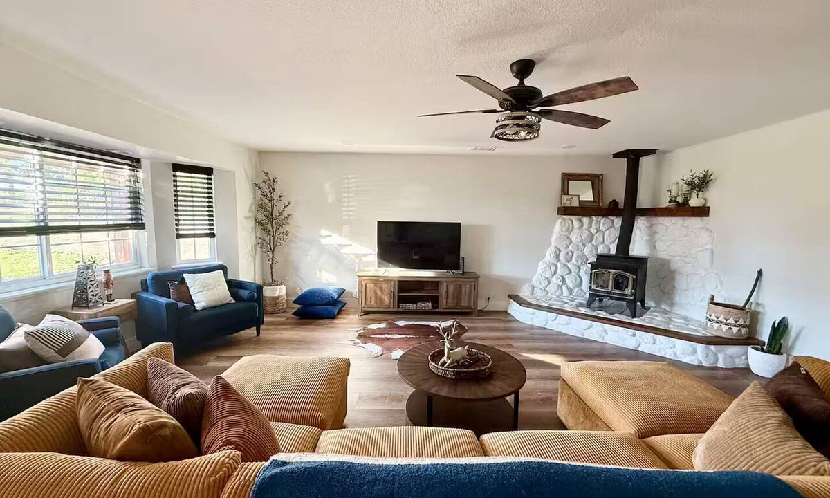 Paso Robles House | Ranchito Robles, Hot Tub Fire Pit Wine Country Retreat