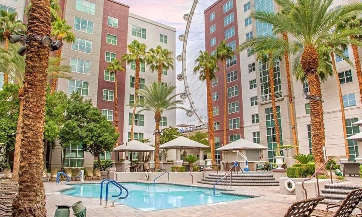 Las Vegas Strip Resort | Relax in Style Just Off the Strip – Elegant 2-Bd Lock-Off at Flamingo by Hilton
