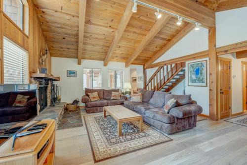 Truckee Ski Chalet | Remodeled home with private hot tub pool access & free ski shuttle