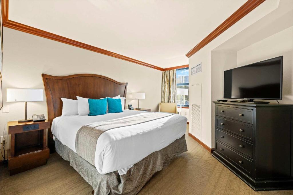 Olympic Valley Hotel | Remodeled Second Floor Valley View suite