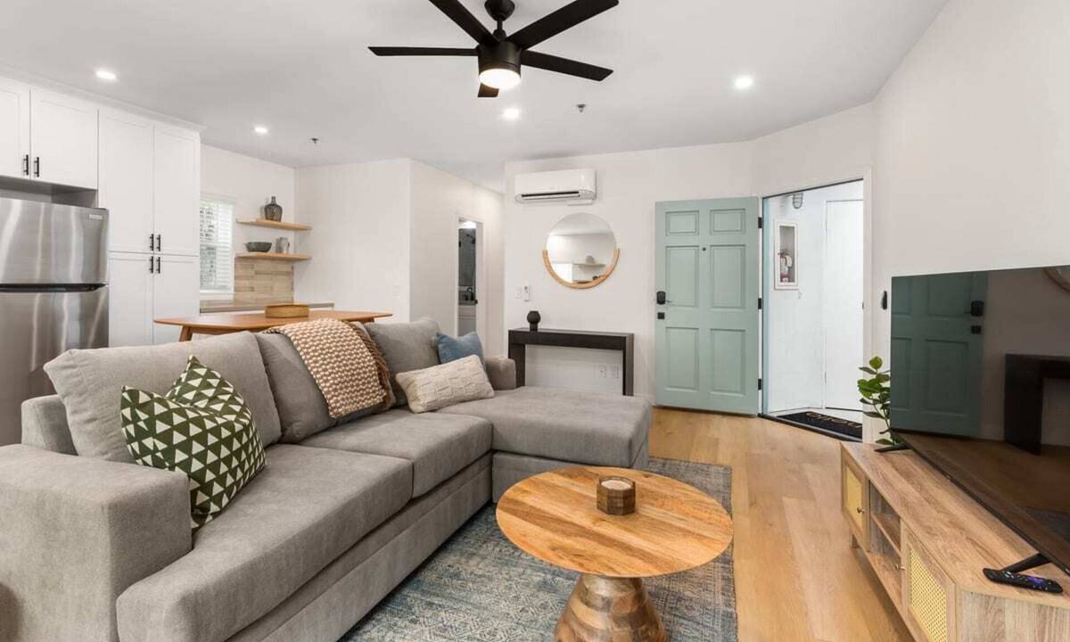 Olde Solana Beach Apartment | Renovated, 2bd High End Peak-a-Boo Oceanview!