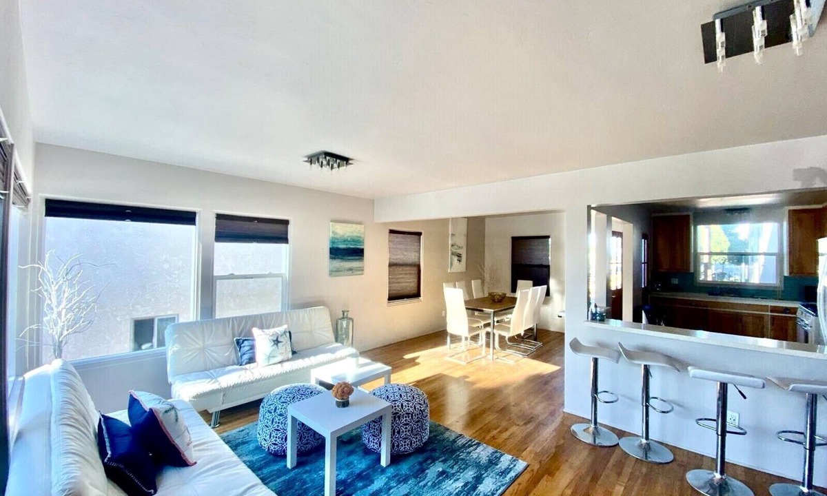 Ocean Beach House | RetroMod with Ocean Beach Views 3Bedroom Great Patio and Backyard sleeps 12