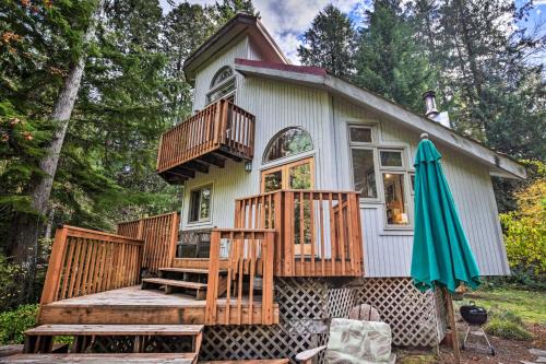 Belknap Springs House | River Views, Private Hot Springs Tub, Forest, Deck