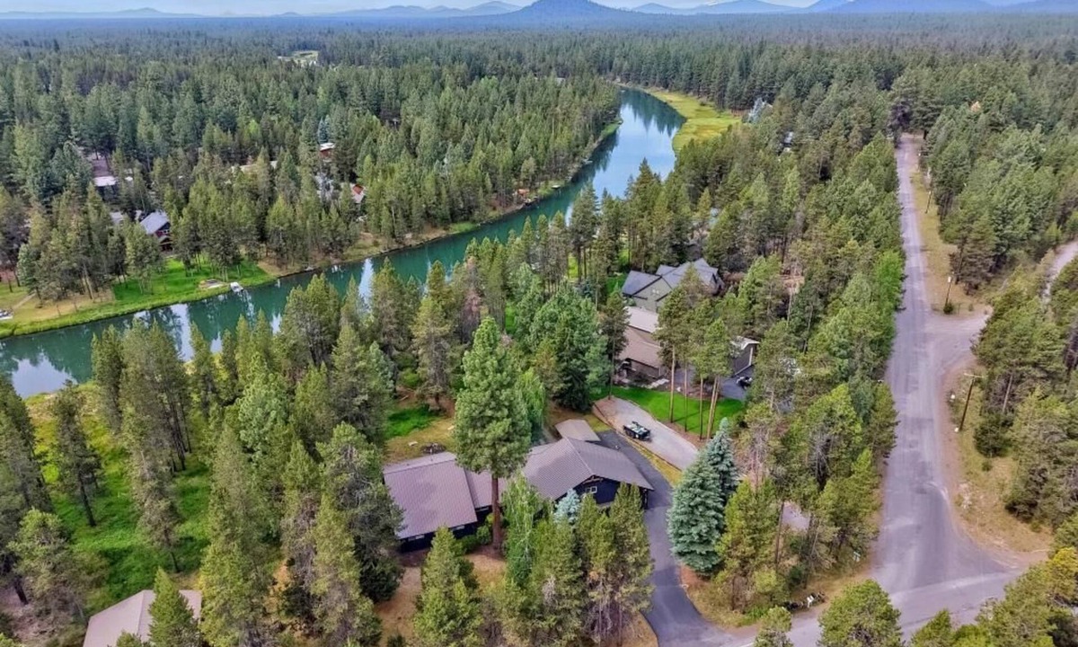 Three Rivers House | Riverfront home sleeps 14 with Dock and Game Room.