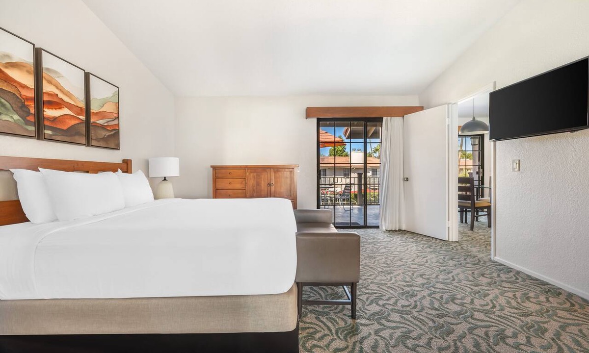 San Diego Country Estates Resort | Riviera Oaks Resort by Coolvacay