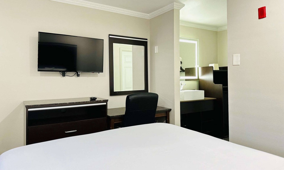 Lemon Grove Hotel | Rodeway Inn Lemon Grove San Diego East