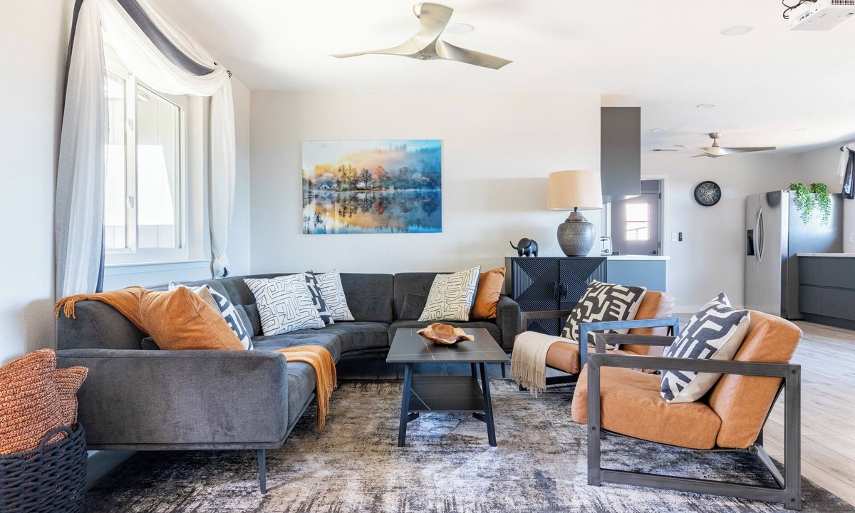 Mariposa House | Rolling Oaks Ranch: Private Lakefront Farm Stay on 235 Acres