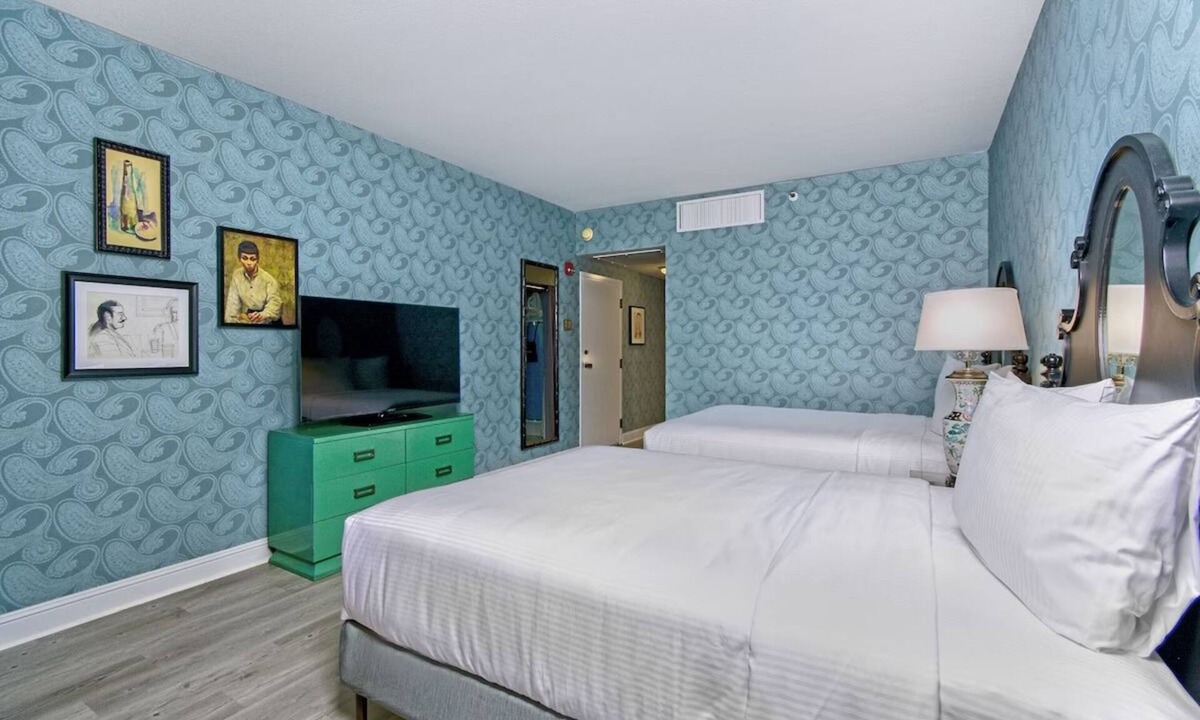 Downtown San Francisco Hotel | Rooftop Pool at SoMa House, Free Breakfast