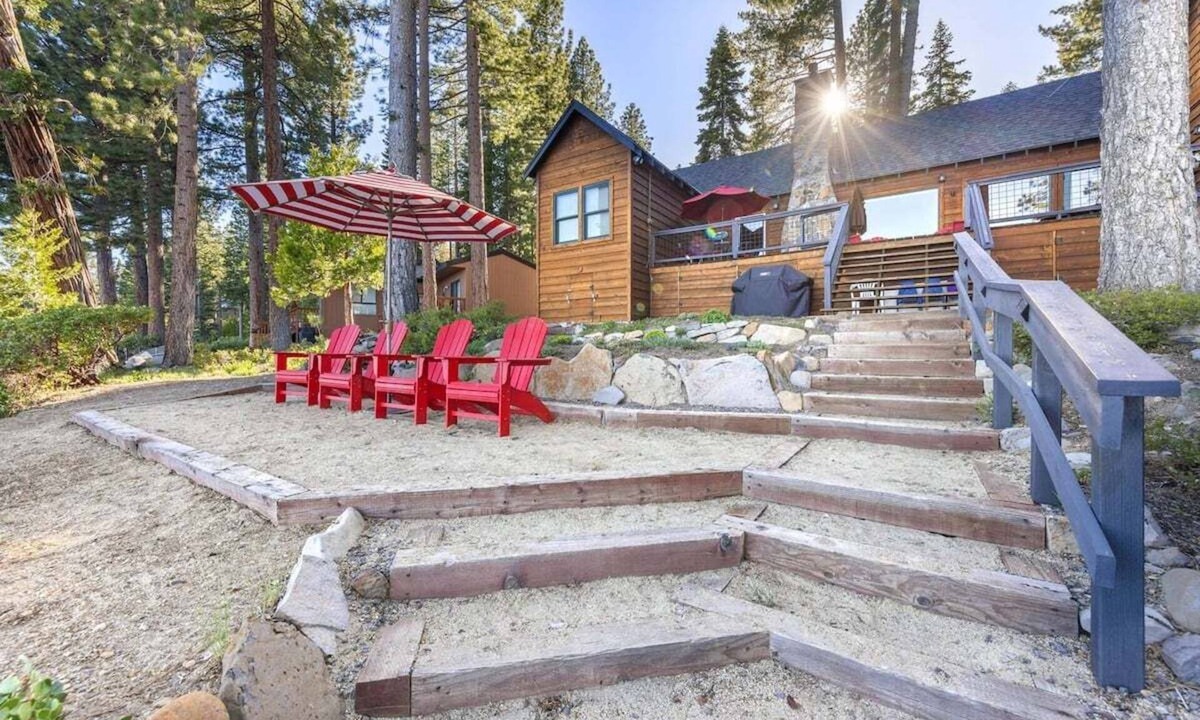 Cedar Flat House | Runabout Lakefront. Private beach and pier