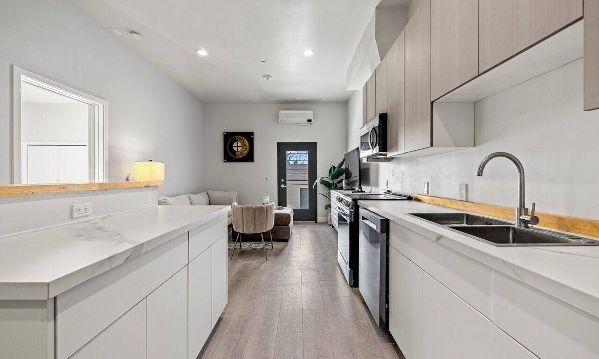 Midtown Sacramento Apartment | S19 Resident 202